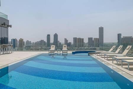 Frank Porter - Bluebell Jvc Apartment *